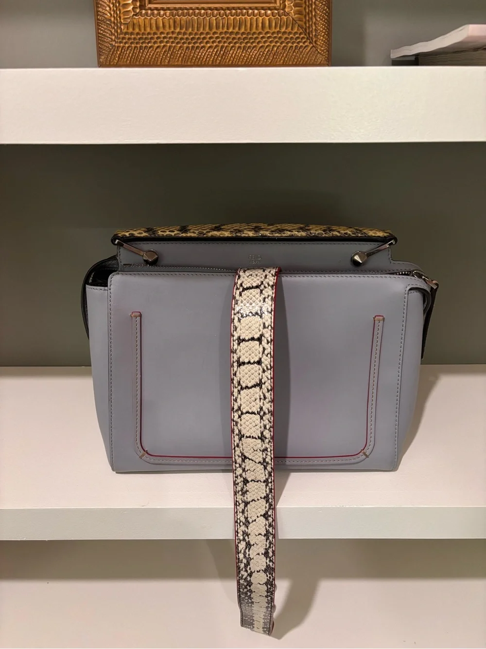 Stylish Women's Shoulder Bag in Light Gray with Snakeskin Strap